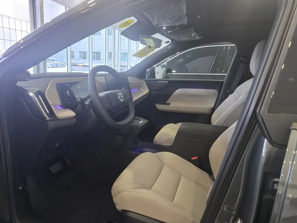 Volvo XC70 plug-in hybrid 2026 model four-wheel drive super long range Core купить на сайте DeffCars
