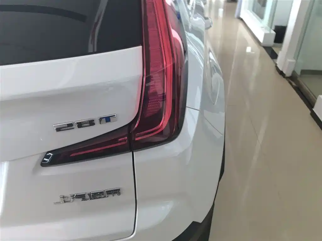 Cadillac XT4 2022 28T two-wheel drive fashion model купить на сайте DeffCars