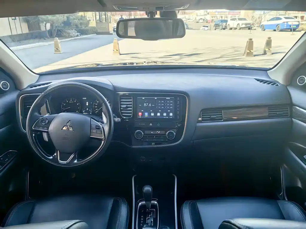 Outlander 2019 2.4L four-wheel drive exclusive version, 5 seats, National VI купить на сайте DeffCars