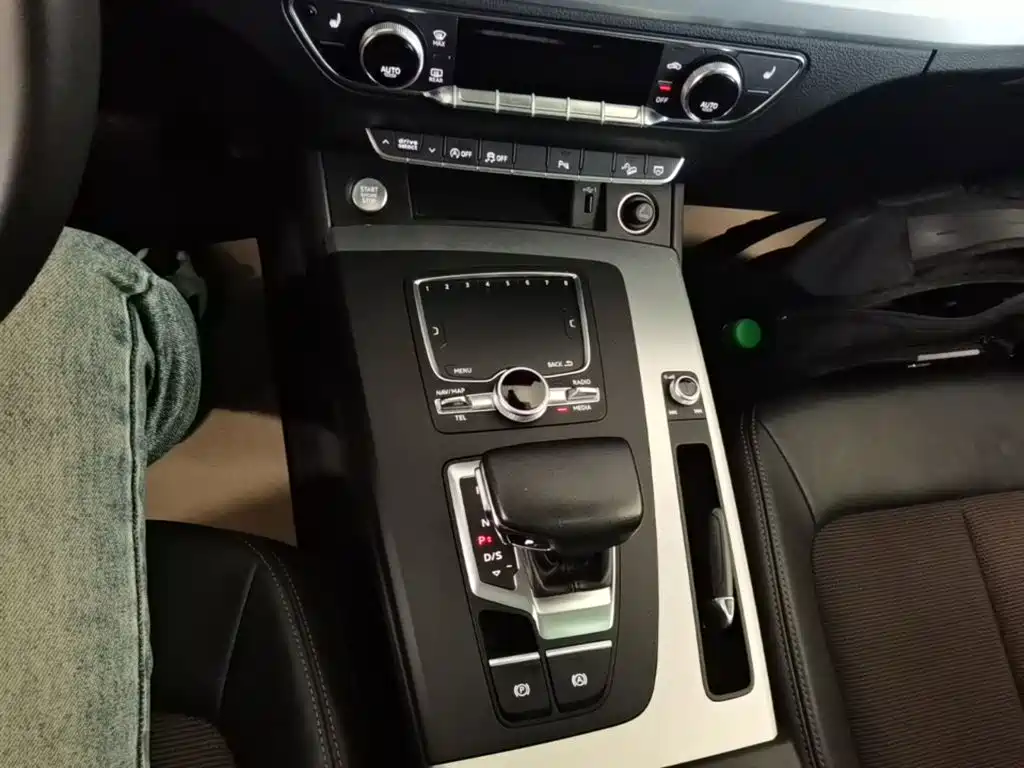 Audi Q5L 2018 40 TFSI enjoys fashionable style, National V купить на сайте DeffCars