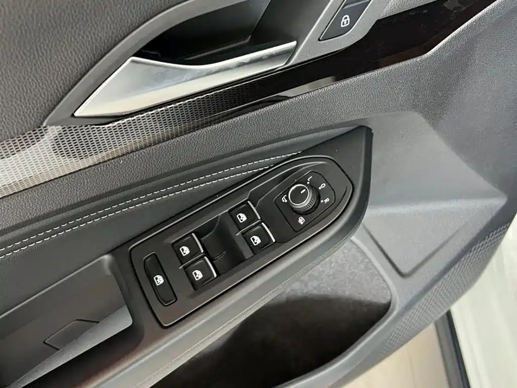 Golf 2023 280TSI DSG R-Line купить на сайте DeffCars