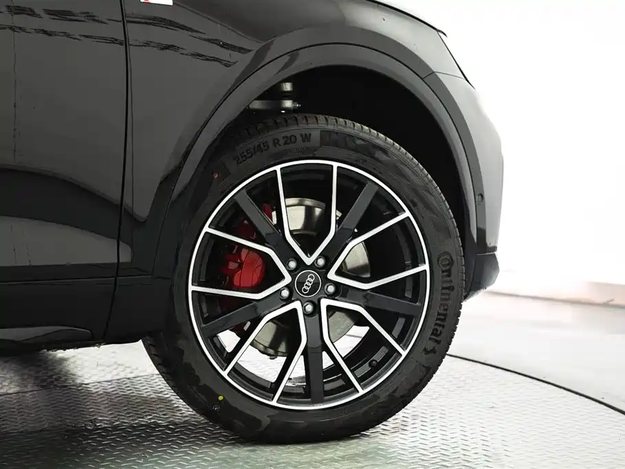Audi Q5L 2026 45th Anniversary Collector's Edition 45 TFSI Luxurious and Dynamic купить на сайте DeffCars