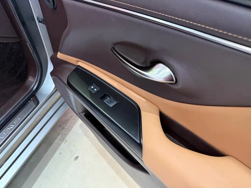 Lexus ES 2020 300h Excellence Edition купить на сайте DeffCars