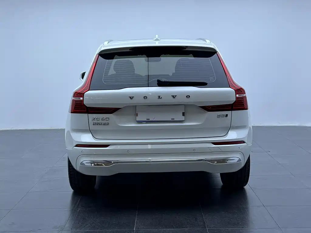 Volvo XC60 2023 B5 four-wheel drive Zhiyuan Deluxe Edition купить на сайте DeffCars