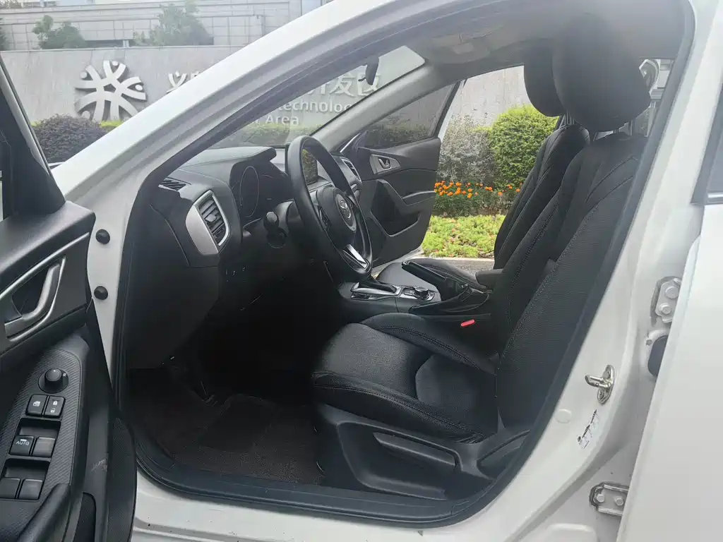 Mazda3 Angkesela 2017 Sedan 1.5L Automatic Comfort Type National V купить на сайте DeffCars