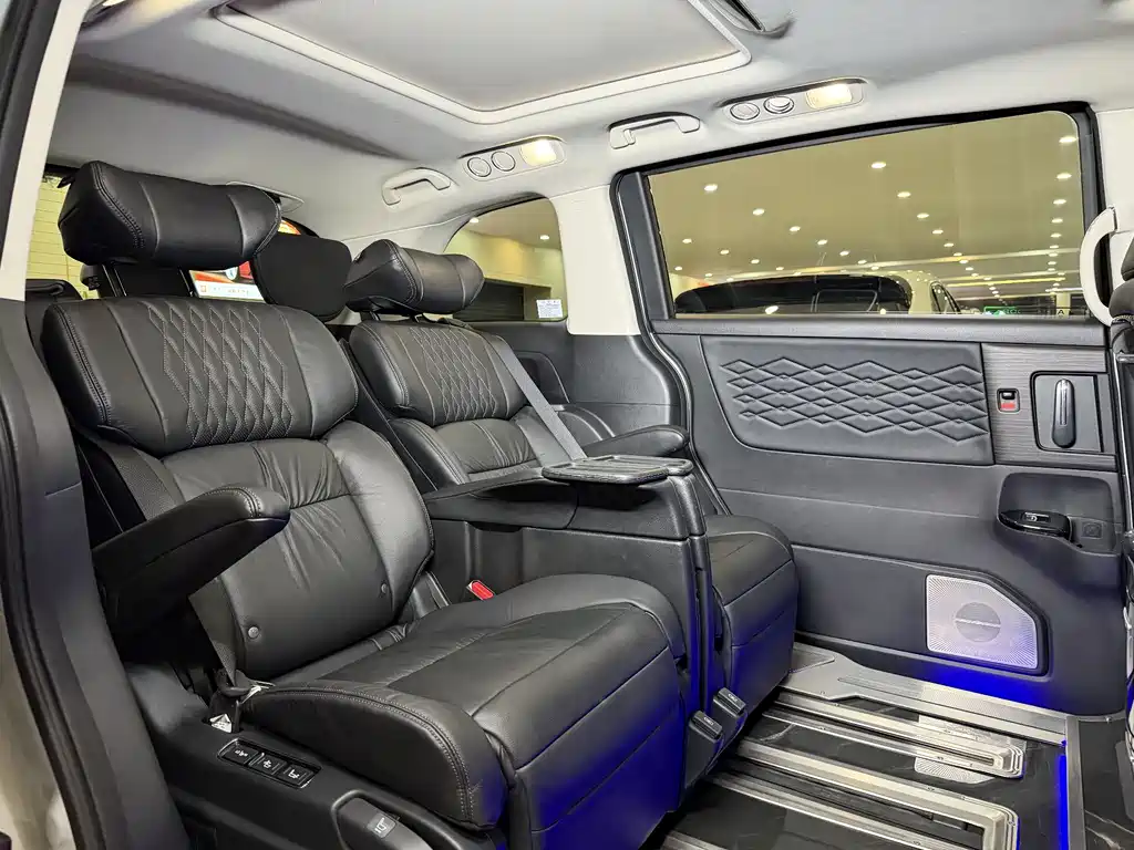 Alison 2024 2.0L e:HEV Deluxe Edition купить на сайте DeffCars