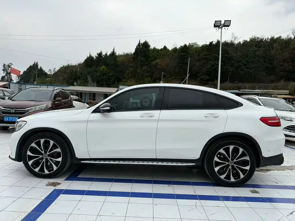 Mercedes-Benz GLC Coupe 2017 GLC 300 4MATIC Coupe SUV купить на сайте DeffCars