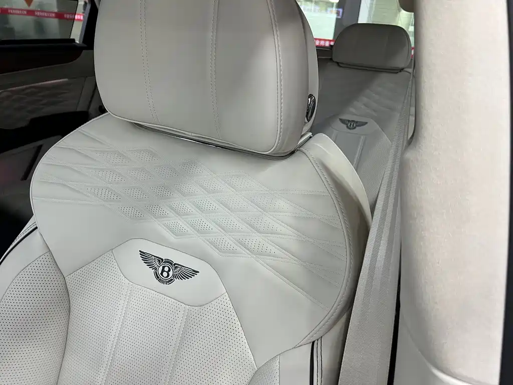 Bentayga 2024 4.0T V8 купить на сайте DeffCars