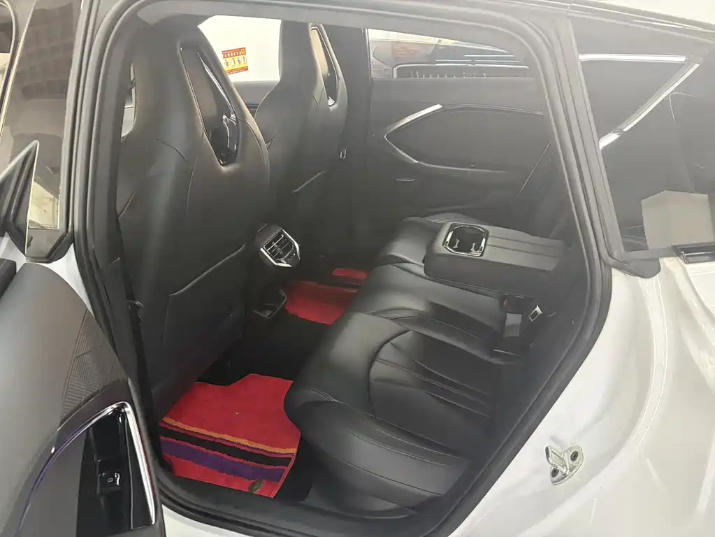 MG7 2023 2.0T Automatic Beauty Hunting Exclusive Edition купить на сайте DeffCars