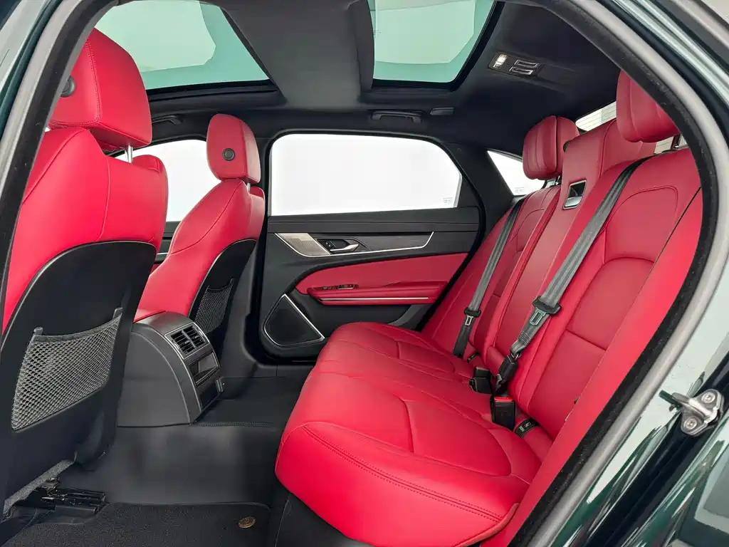 Jaguar XFL 2023 XFL 2.0T P250 two-wheel drive elite sports gold version купить на сайте DeffCars