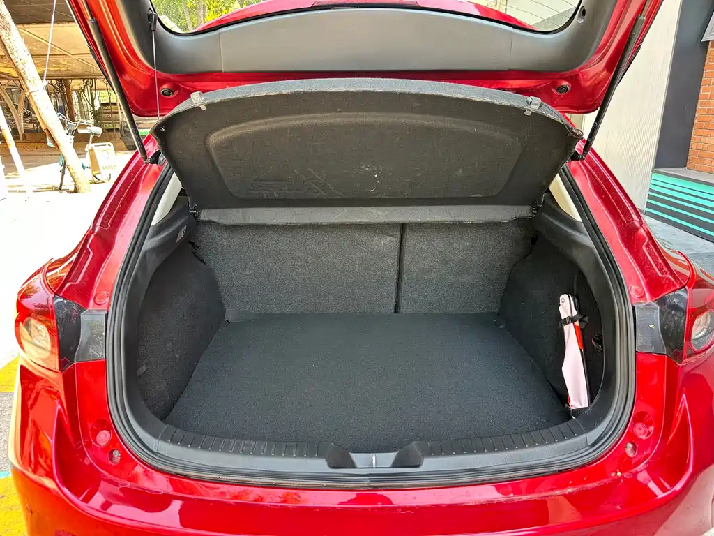 Mazda3 Angkesela 2017 Hatchback 1.5L Automatic Comfort Type National V купить на сайте DeffCars