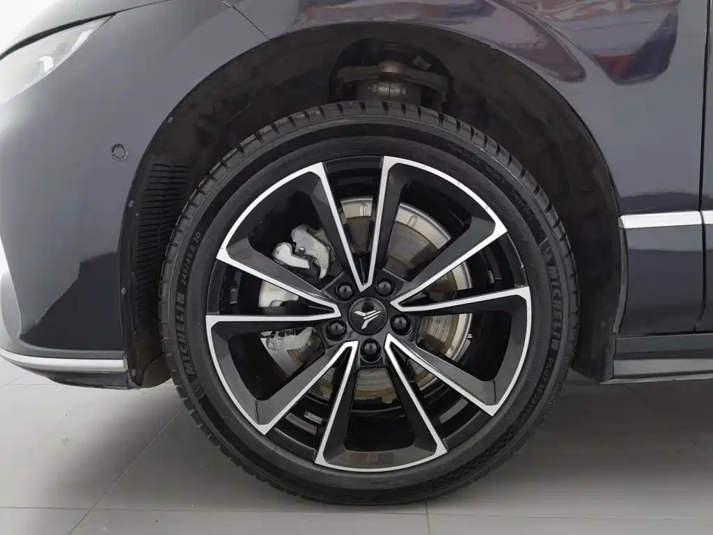 Lantu Chasing Light 2024 PHEV four-wheel drive ultra-long range flagship version купить на сайте DeffCars
