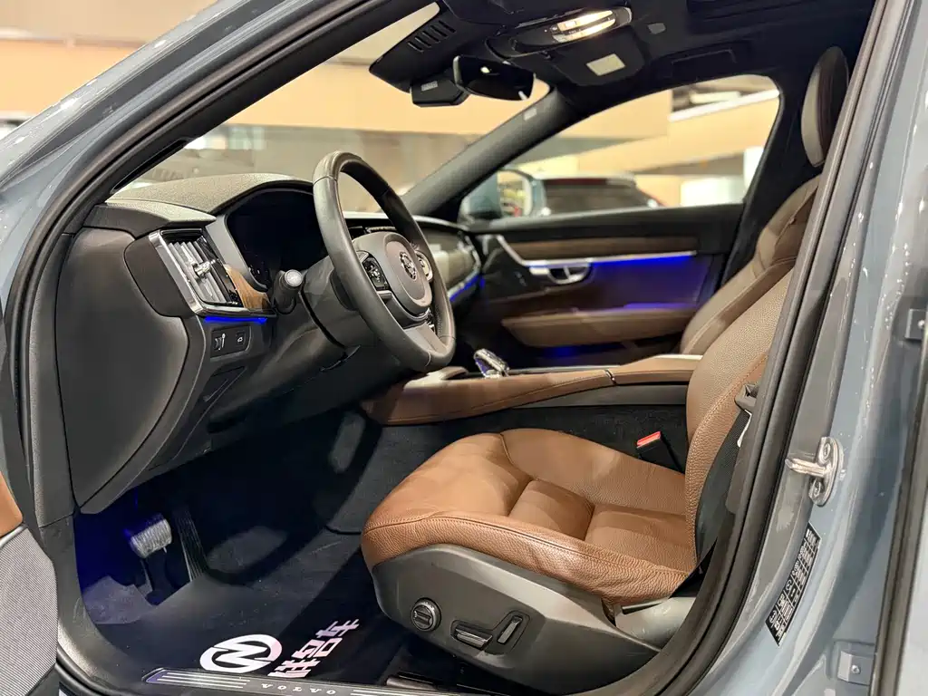 Volvo V90 2022 Cross Country B5 AWD Zhiyuan Edition купить на сайте DeffCars