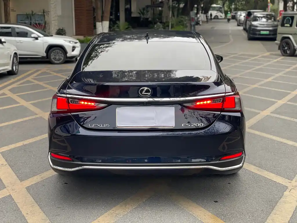 Lexus ES 2018 200 Excellence Edition National V купить на сайте DeffCars