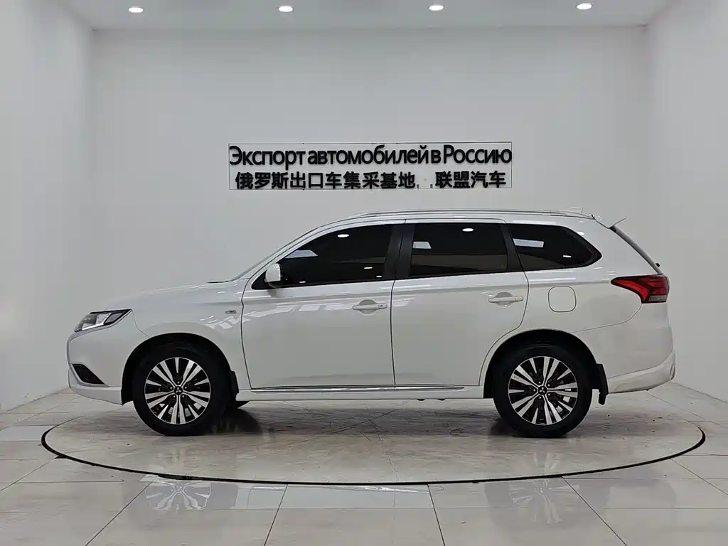 Outlander 2021 facelift 2.0L 2WD smooth version 5 seats купить на сайте DeffCars