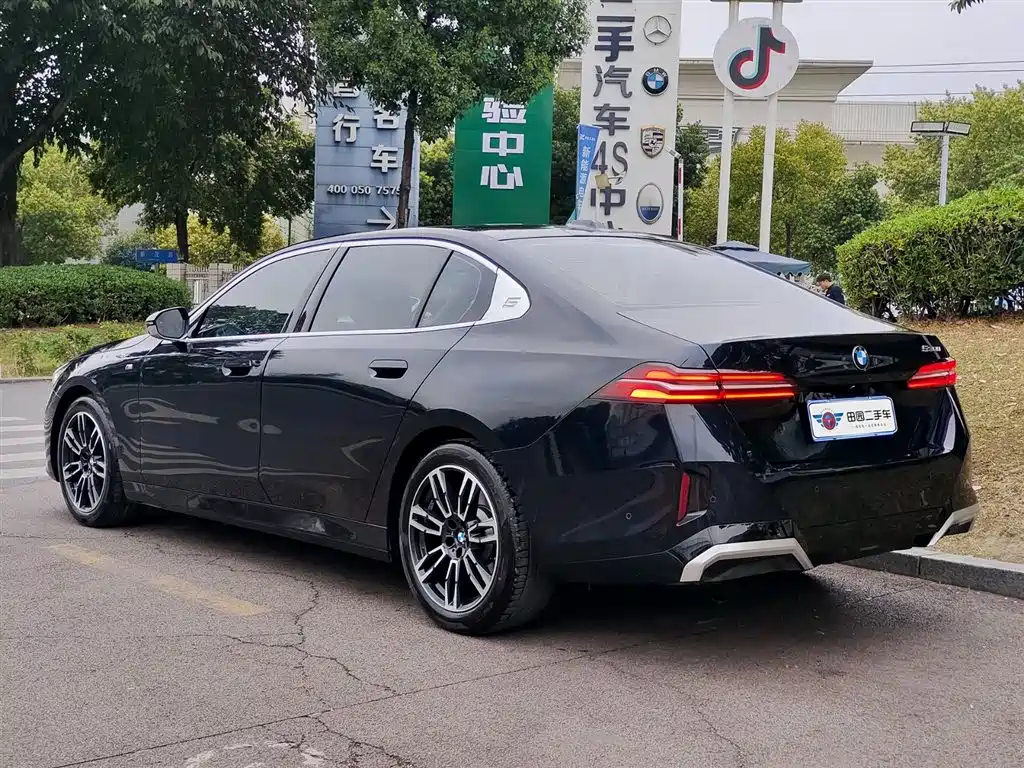 BMW 5 Series 2025 530Li Leading M Sports Package купить на сайте DeffCars