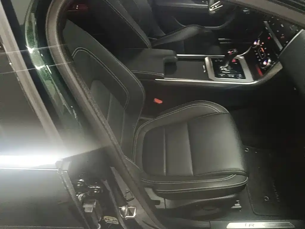 Jaguar XEL 2021 2.0T 200PS R-DYNAMIC Youth Sports Edition купить на сайте DeffCars