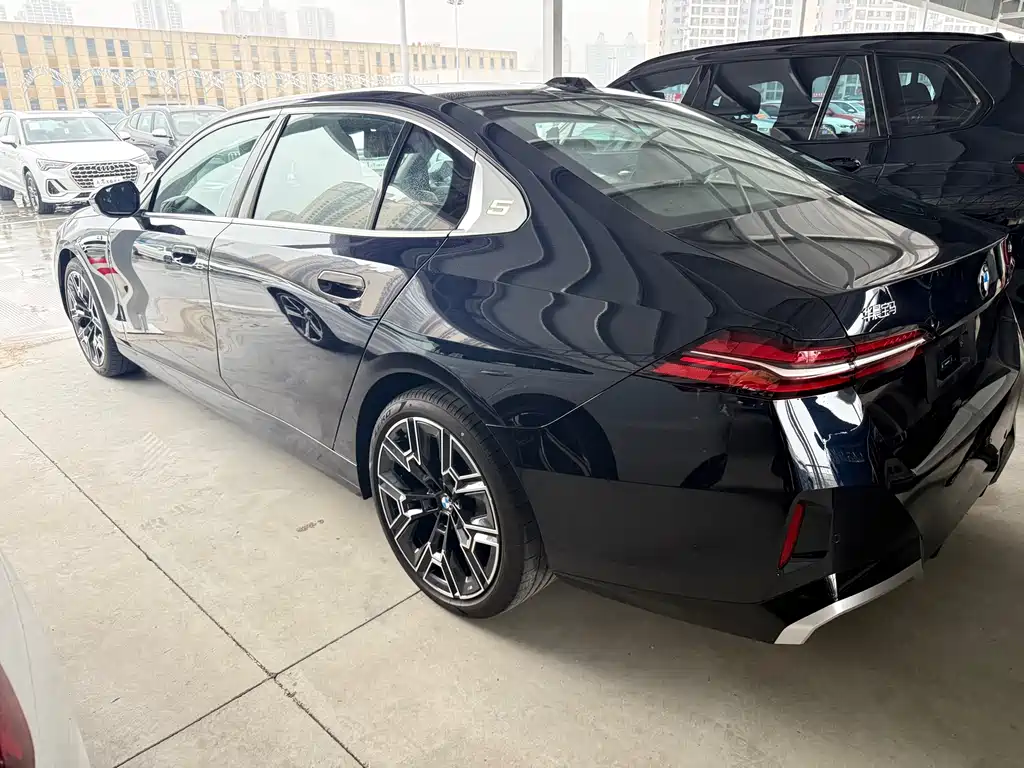 BMW 5 Series 2024 530Li Exclusive M Sports Package купить на сайте DeffCars