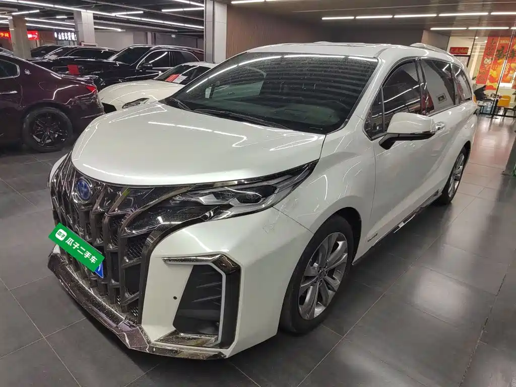 SIENNA 2023 2.5L Hybrid Platinum Edition купить на сайте DeffCars