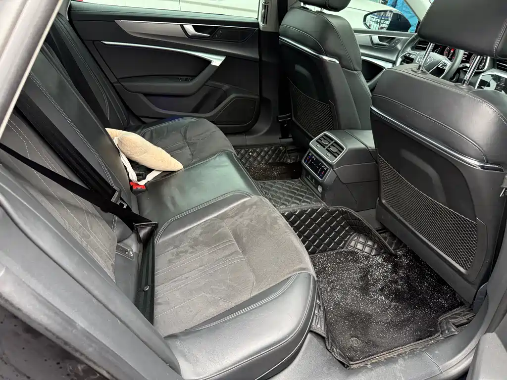 Audi A7L 2024 45TFSI S-line Dream Building Liquid Crystal Package купить на сайте DeffCars