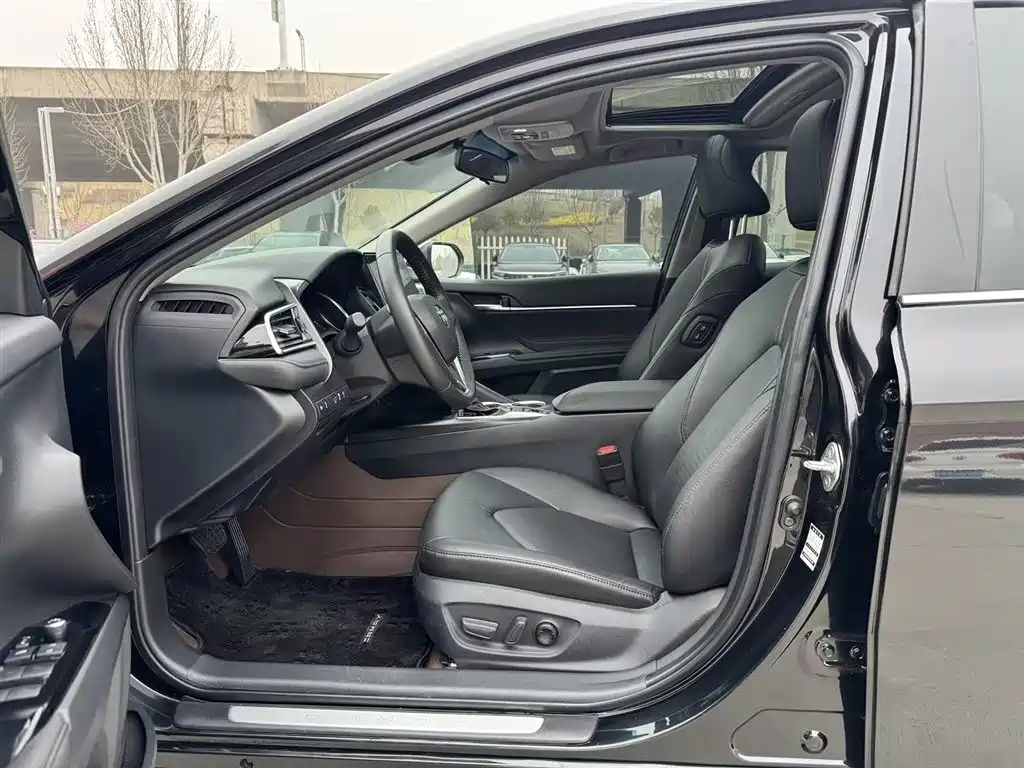 Camry 2021 2.0G Deluxe Edition купить на сайте DeffCars