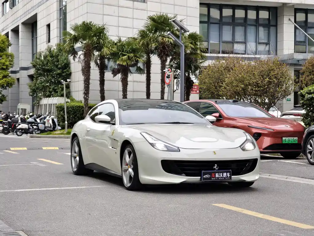 GTC4Lusso 2017 3.9T V8 купить на сайте DeffCars