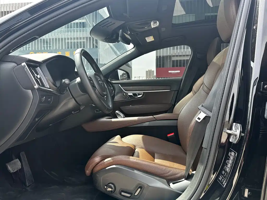 Volvo S90 2021 B5 Zhiyuan Luxury Edition купить на сайте DeffCars