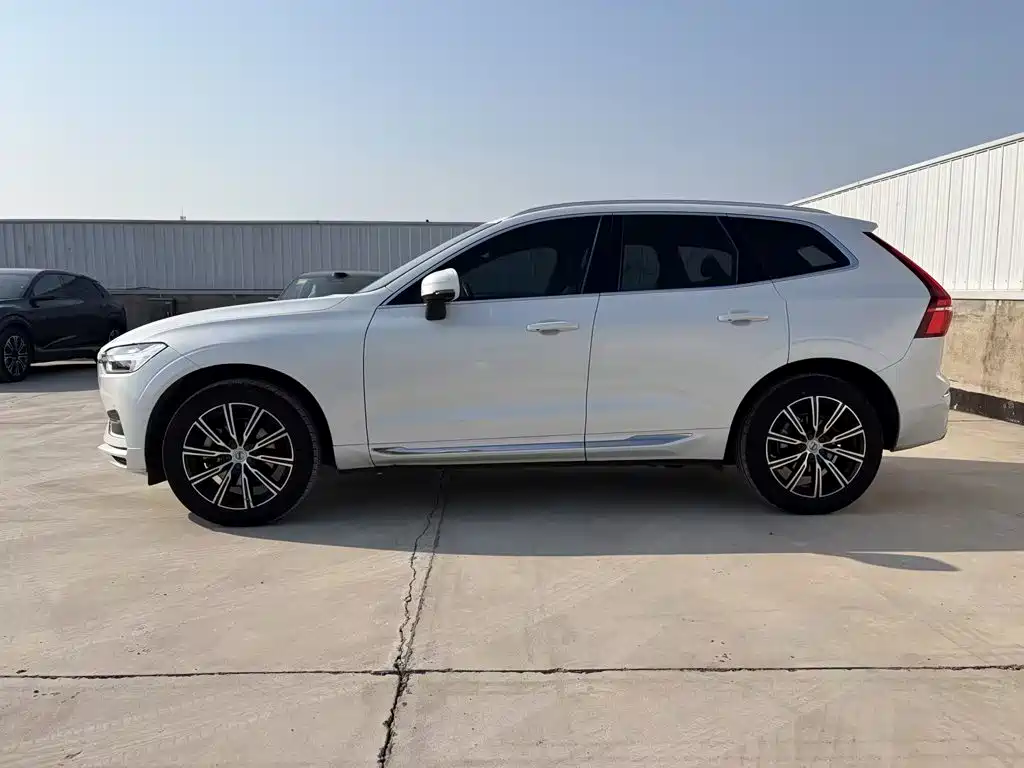 Volvo XC60 2021 T5 four-wheel drive Zhiyuan Deluxe Edition купить на сайте DeffCars