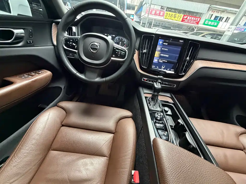 Volvo XC60 2021 T5 four-wheel drive Zhiyuan Deluxe Edition купить на сайте DeffCars