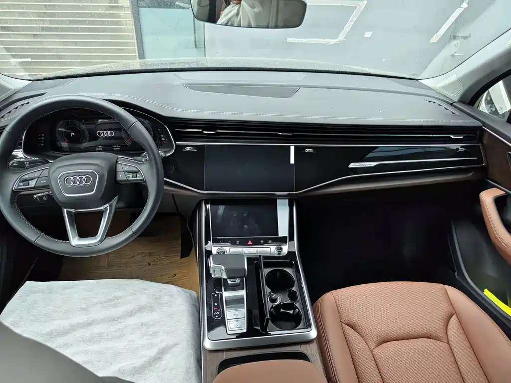 Audi Q7 2025 55 TFSI quattro S line sports купить на сайте DeffCars