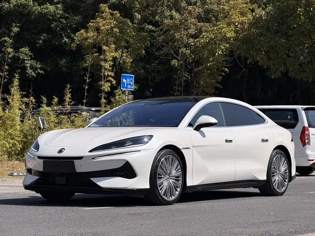 Denza Z9 2024 1100km four-wheel drive Ultra version купить на сайте DeffCars