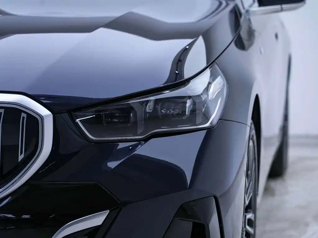 BMW 5 Series 2025 530Li Leading M Sports Package купить на сайте DeffCars