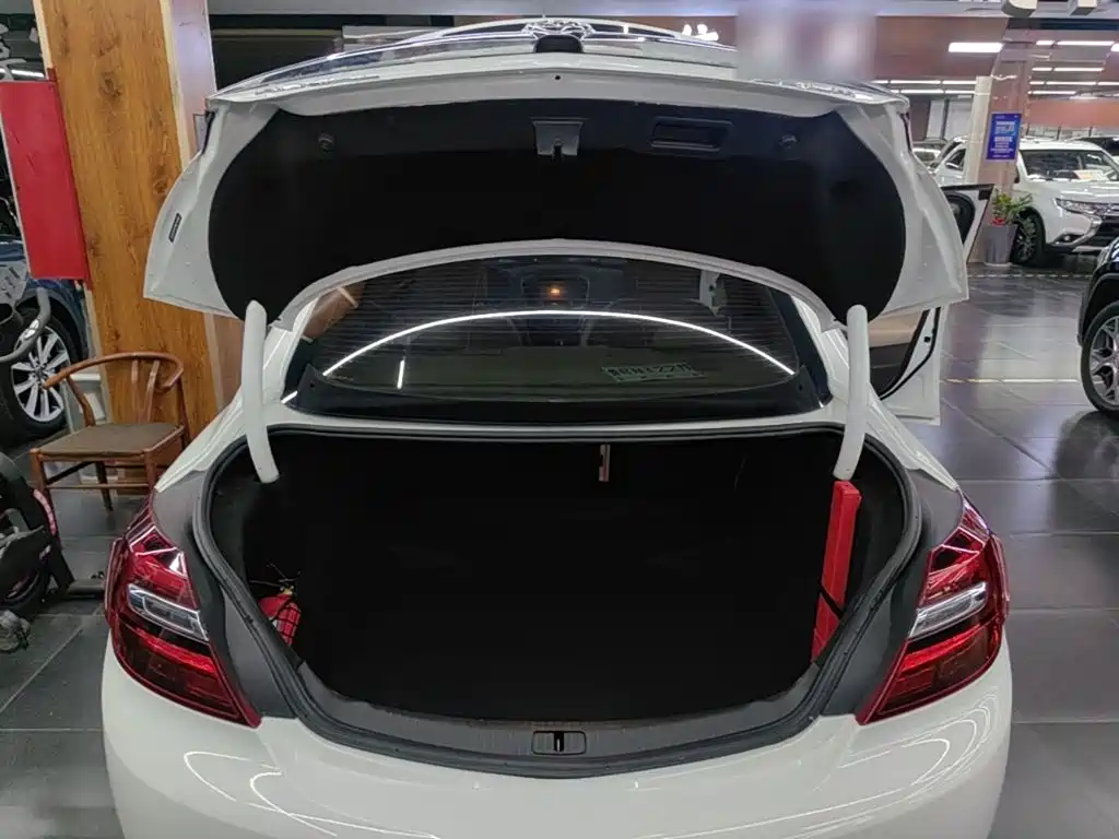 Regal 2015 2.0L Leading Fashion Edition купить на сайте DeffCars