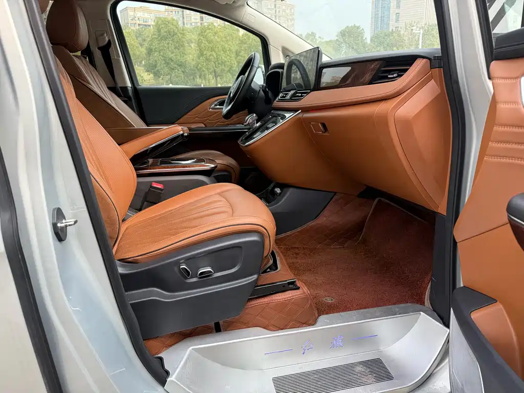 Hongqi HQ9 2023 2.0T Zhilian Qiling Edition купить на сайте DeffCars
