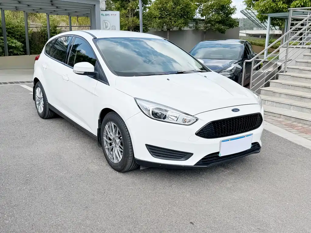 Focus 2018 hatchback classic 1.6L automatic comfort smart mobility version купить на сайте DeffCars