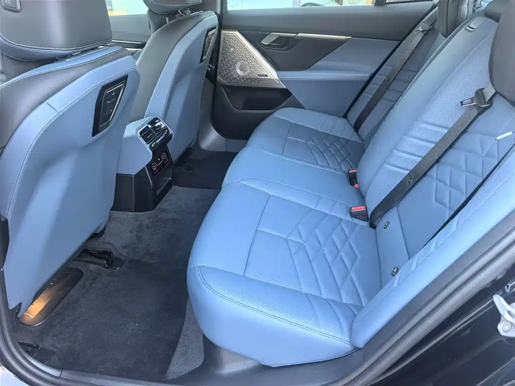 BMW 5 Series 2024 530Li Exclusive Luxury Package купить на сайте DeffCars