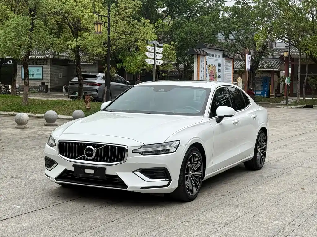 Volvo S60 2022 B4 Zhiyuan Luxury Edition купить на сайте DeffCars