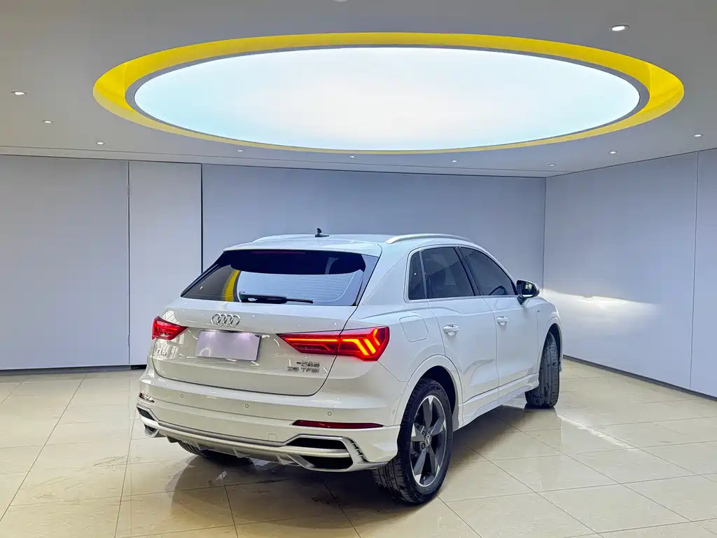 Audi Q3 2022 35 TFSI Fashionable and Dynamic купить на сайте DeffCars
