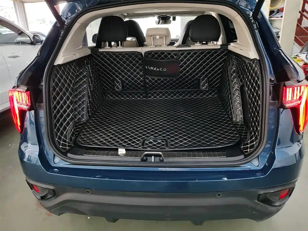 Lynk & Co 01 2017 2.0T 2WD Yao Pro Edition купить на сайте DeffCars