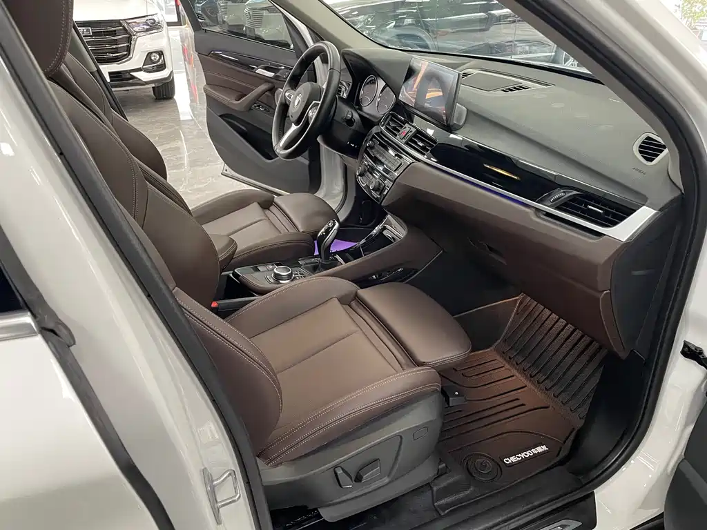 BMW X1 2022 sDrive20Li Exclusive Model купить на сайте DeffCars