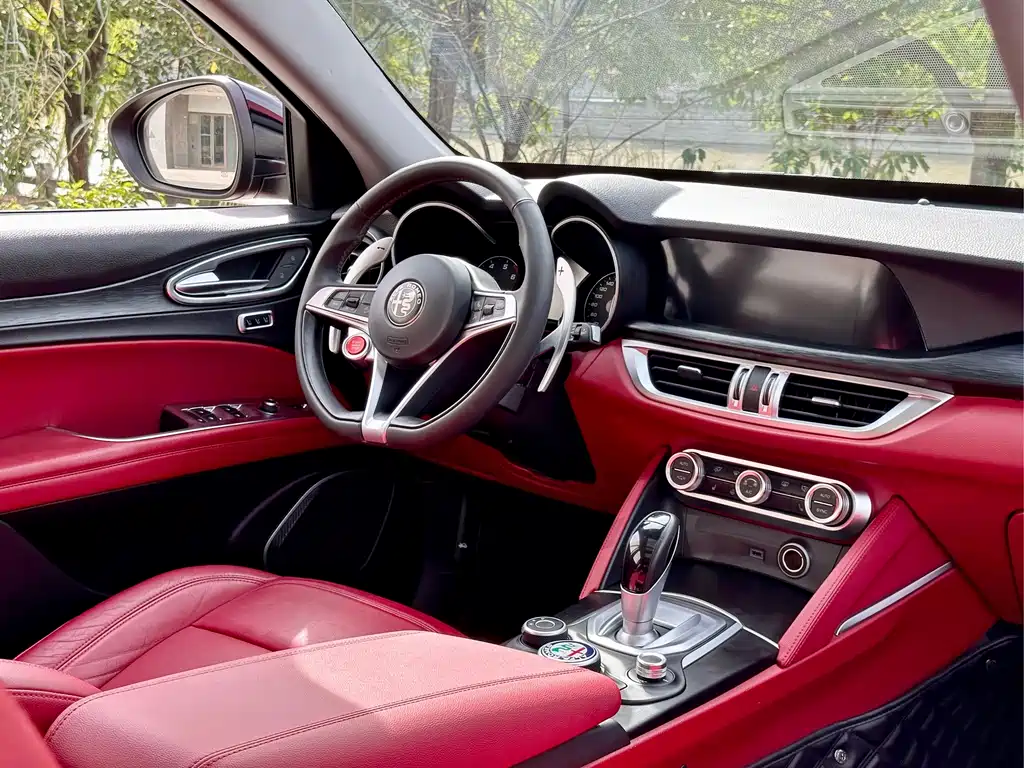 Stelvio 2017 2.0T 280HP Deluxe Edition купить на сайте DeffCars