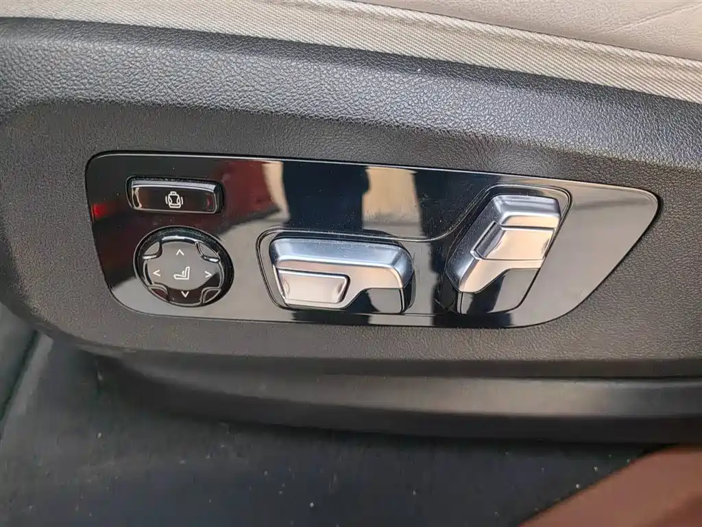 BMW XM 2023 Basic Model купить на сайте DeffCars