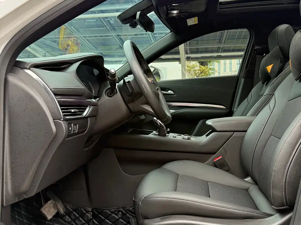 Cadillac XT4 2023 28T two-wheel drive fashion model купить на сайте DeffCars