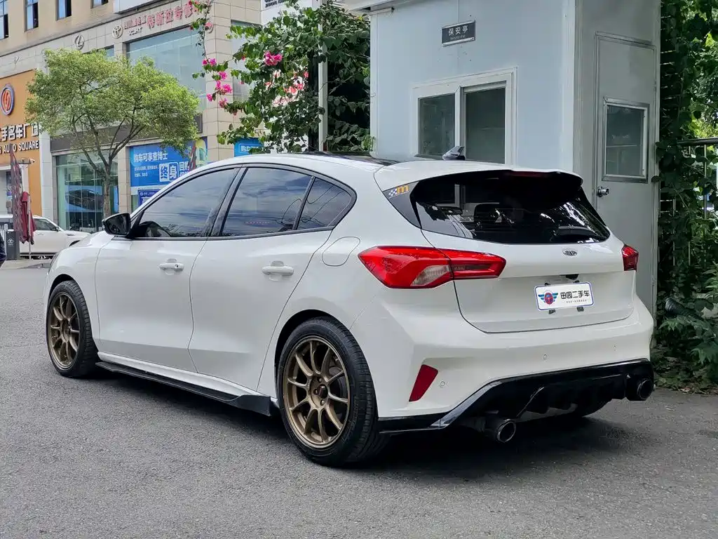 Focus 2022 Hatchback EcoBoost 180 Automatic ST Line купить на сайте DeffCars