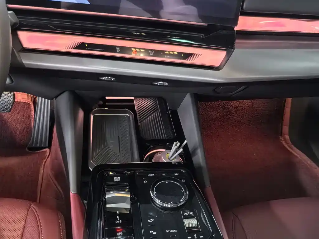 BMW 5 Series 2025 530Li Leading M Sports Package купить на сайте DeffCars