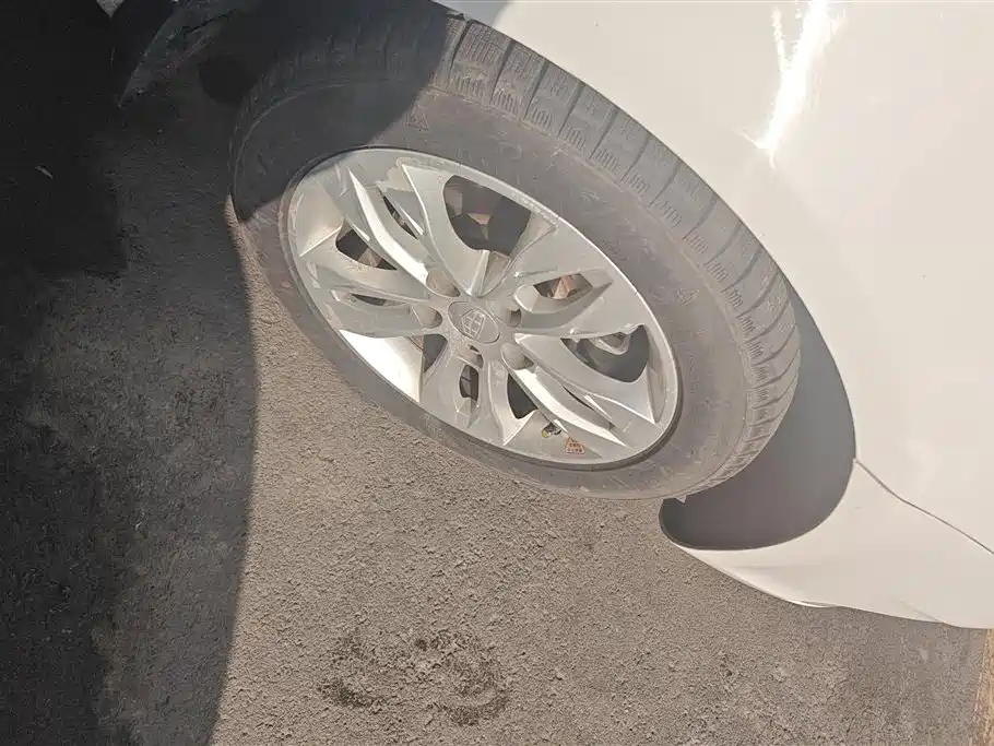 Emgrand 2014 Sedan 1.5L Manual Elite купить на сайте DeffCars