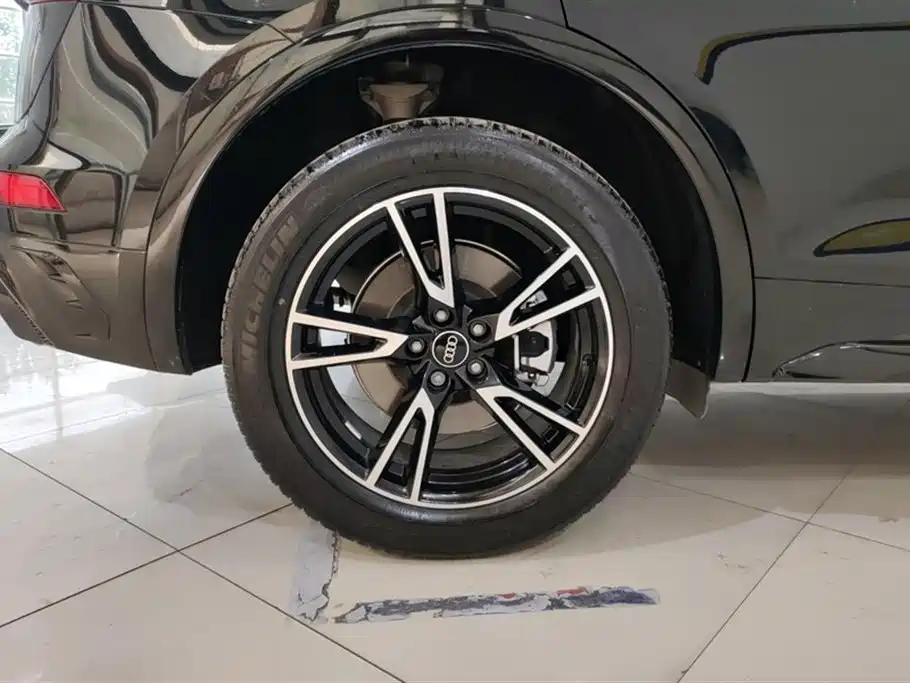 Audi Q5L 2024 40 TFSI Fashionable and Dynamic купить на сайте DeffCars