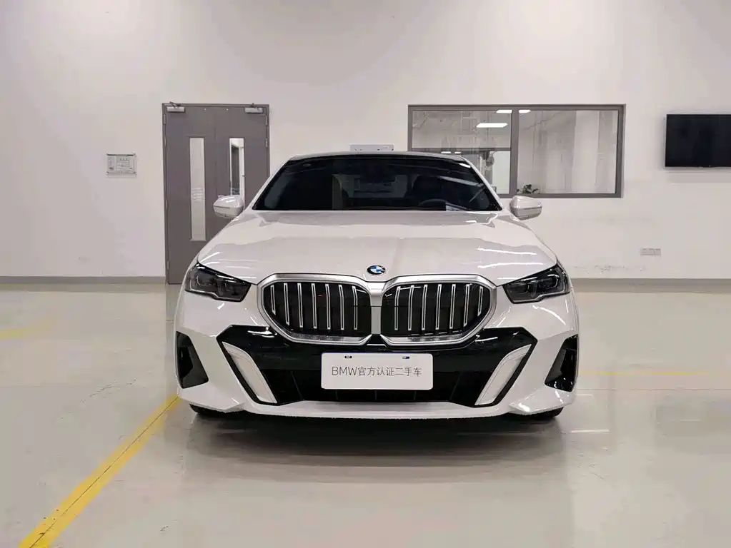 BMW 5 Series 2025 530Li Exclusive M Sports Package купить на сайте DeffCars