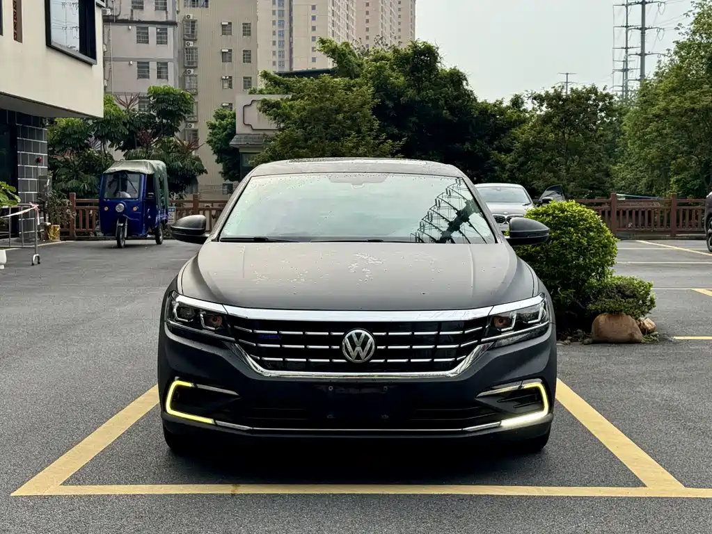 Passat Plug-in Hybrid 2019 430PHEV Hybrid Elite Edition купить на сайте DeffCars