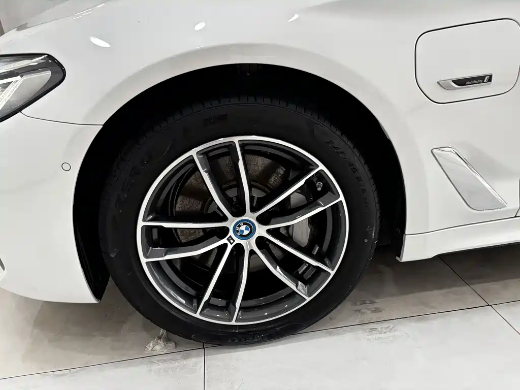 BMW 5 Series New Energy 2022 Model 535Le M Sports Package купить на сайте DeffCars